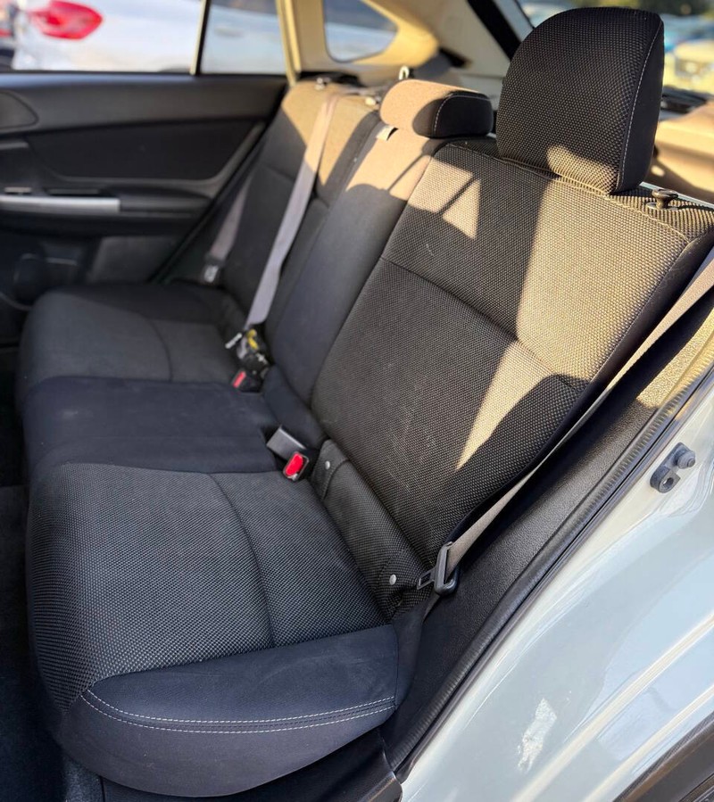 Subaru XV Crosstrek Vehicle Full-screen Gallery Image 15