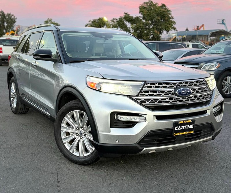 Ford Explorer Vehicle Full-screen Gallery Image 02