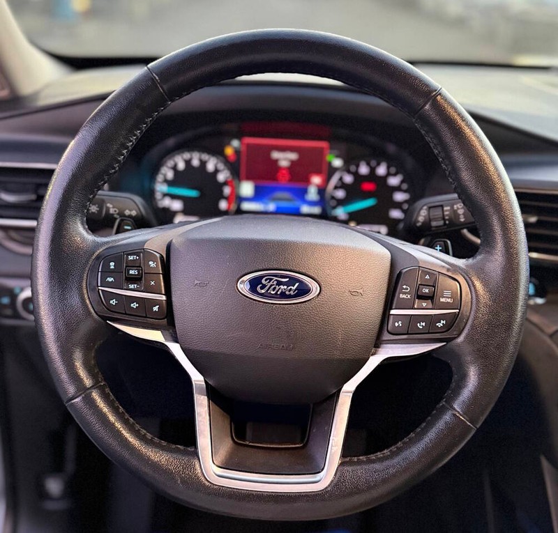 Ford Explorer Vehicle Full-screen Gallery Image 10