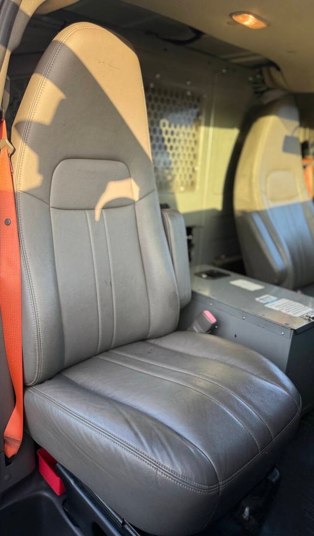 Chevrolet Express Cargo Van Vehicle Full-screen Gallery Image 11