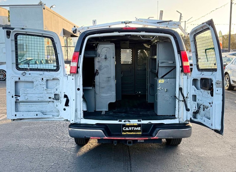 Chevrolet Express Cargo Van Vehicle Full-screen Gallery Image 05