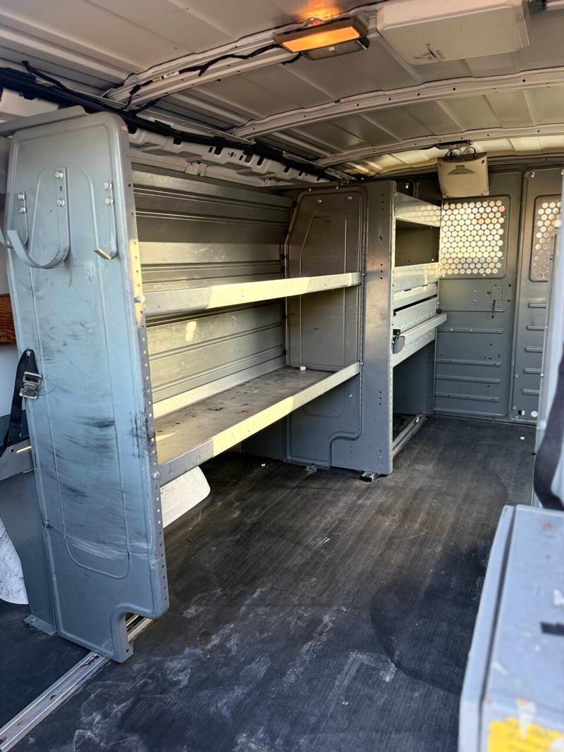 Chevrolet Express Cargo Van Vehicle Full-screen Gallery Image 06