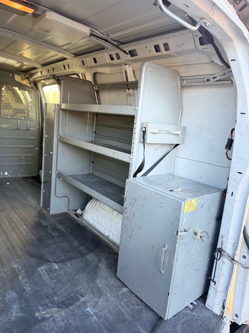 Chevrolet Express Cargo Van Vehicle Full-screen Gallery Image 07