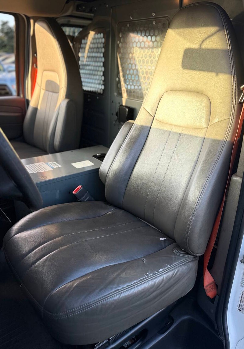 Chevrolet Express Cargo Van Vehicle Full-screen Gallery Image 10