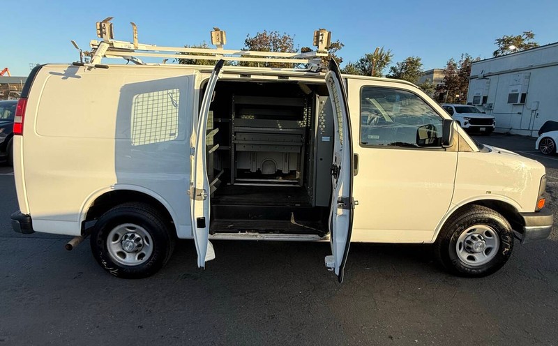 Chevrolet Express Cargo Van Vehicle Full-screen Gallery Image 12