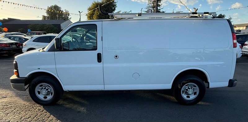 Chevrolet Express Cargo Van Vehicle Full-screen Gallery Image 13