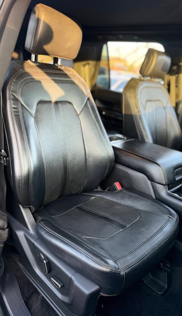 Ford Expedition Vehicle Full-screen Gallery Image 13