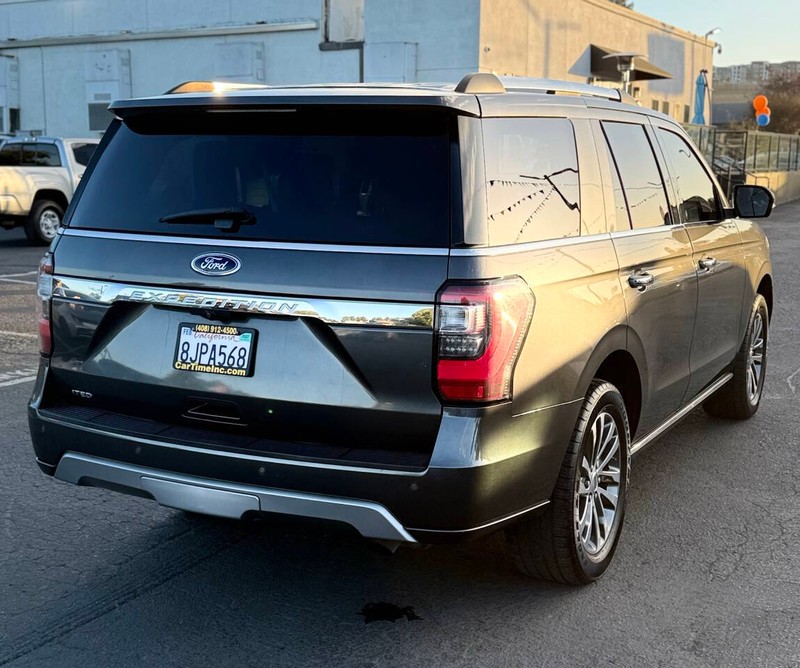 Ford Expedition Vehicle Full-screen Gallery Image 04