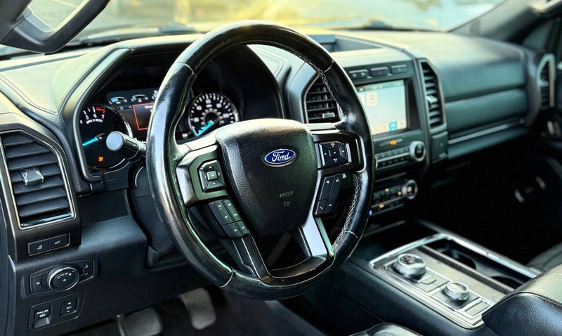 Ford Expedition Vehicle Full-screen Gallery Image 09
