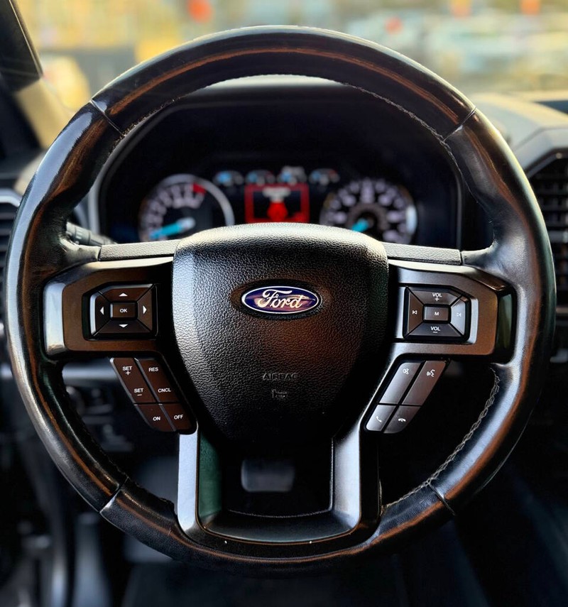 Ford Expedition Vehicle Full-screen Gallery Image 10