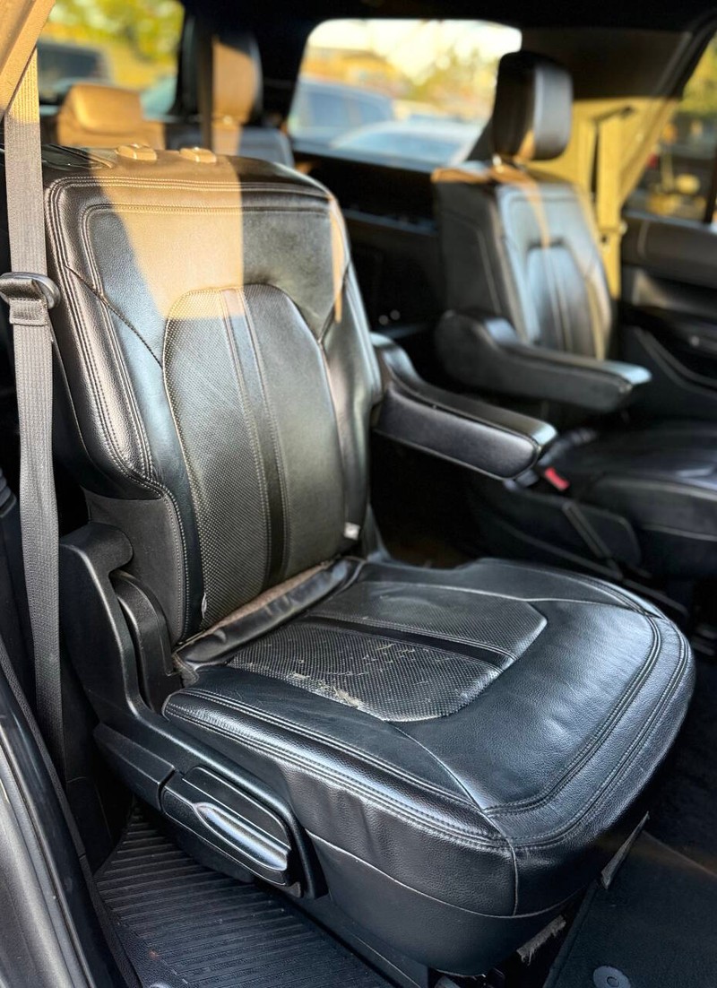Ford Expedition Vehicle Full-screen Gallery Image 14