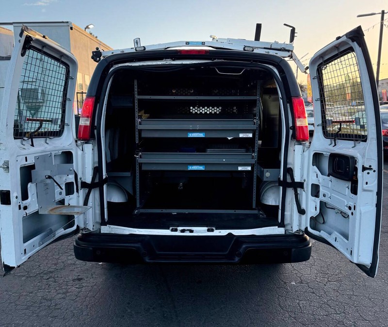 Chevrolet Express Cargo Van Vehicle Full-screen Gallery Image 05