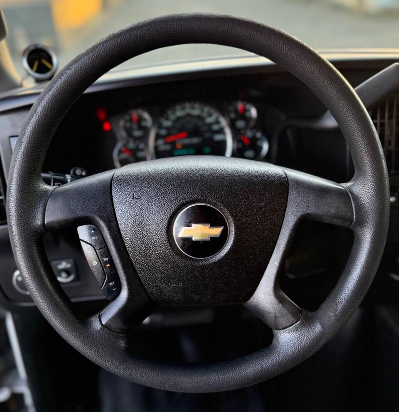 Chevrolet Express Cargo Van Vehicle Full-screen Gallery Image 08