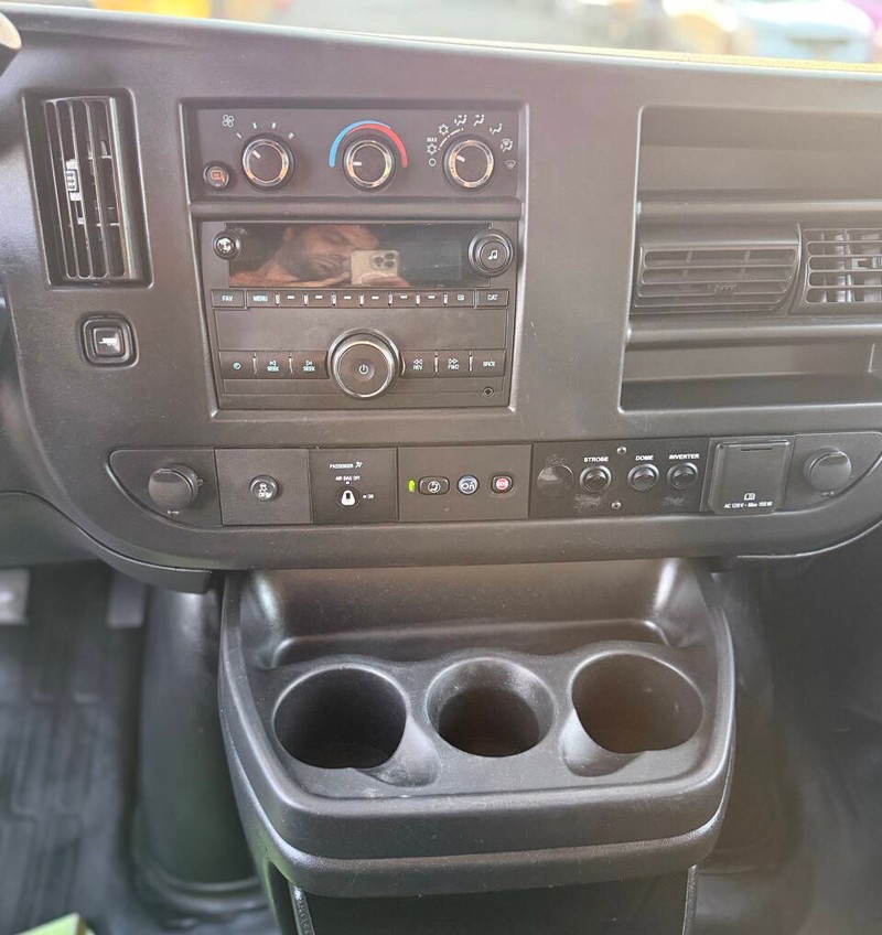 Chevrolet Express Cargo Van Vehicle Full-screen Gallery Image 09