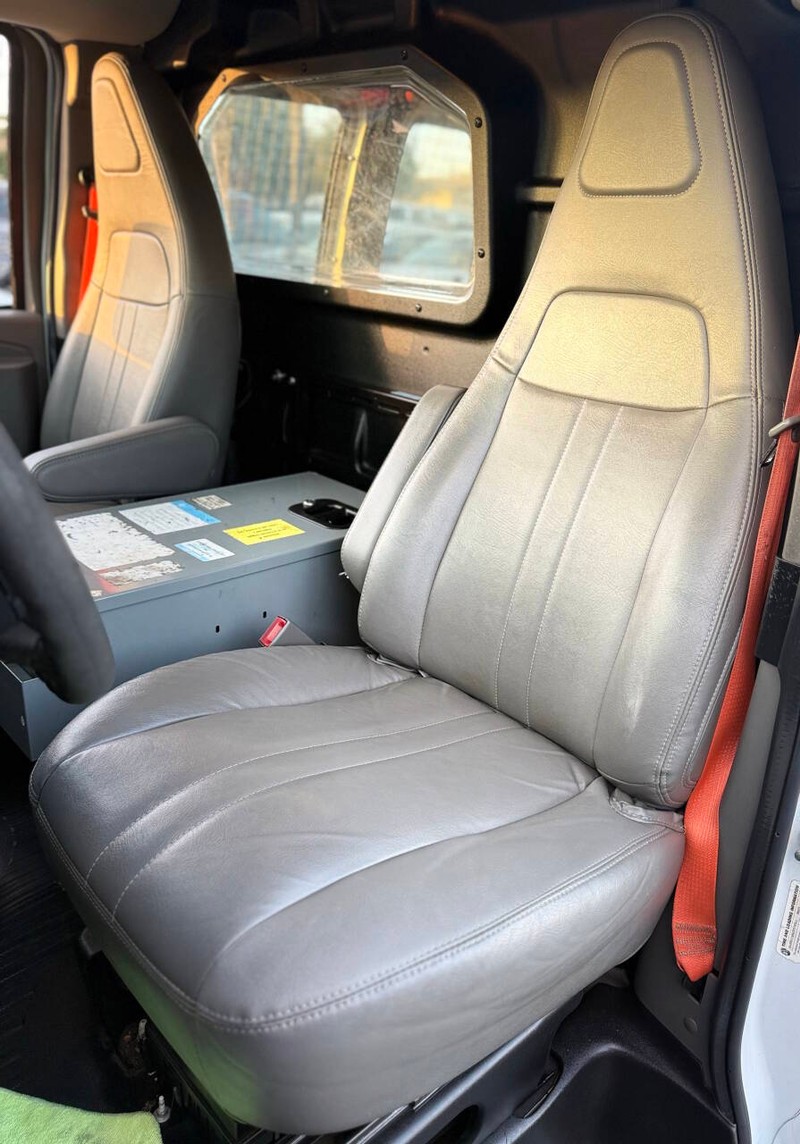 Chevrolet Express Cargo Van Vehicle Full-screen Gallery Image 11