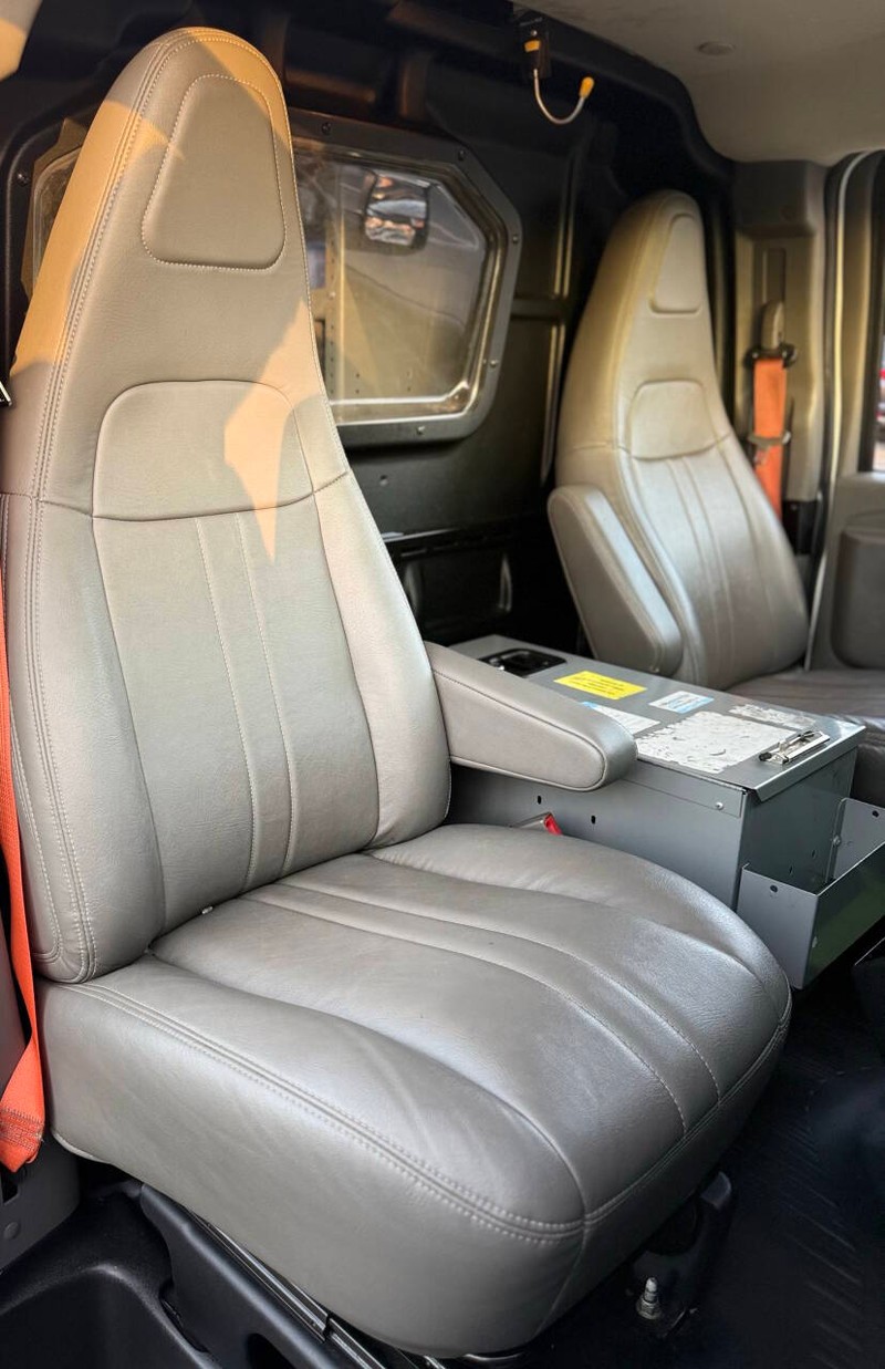 Chevrolet Express Cargo Van Vehicle Full-screen Gallery Image 12
