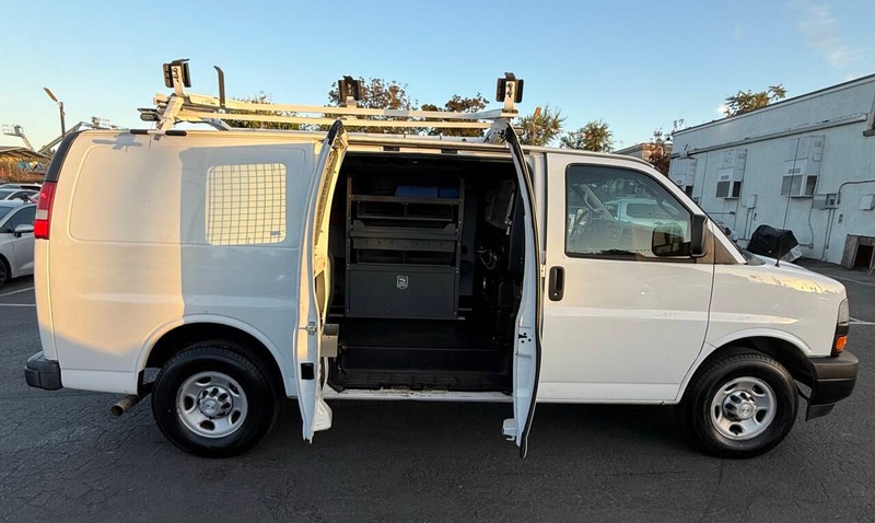 Chevrolet Express Cargo Van Vehicle Full-screen Gallery Image 13