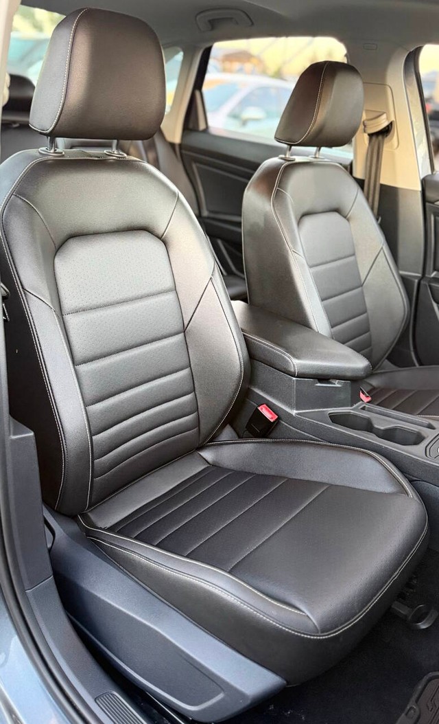 Volkswagen Jetta Vehicle Full-screen Gallery Image 12