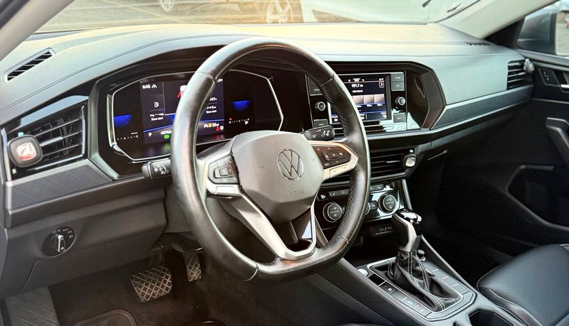 Volkswagen Jetta Vehicle Full-screen Gallery Image 08