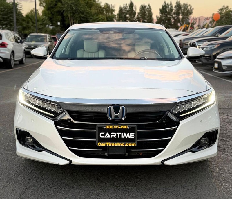 Honda Accord Hybrid Vehicle Full-screen Gallery Image 02