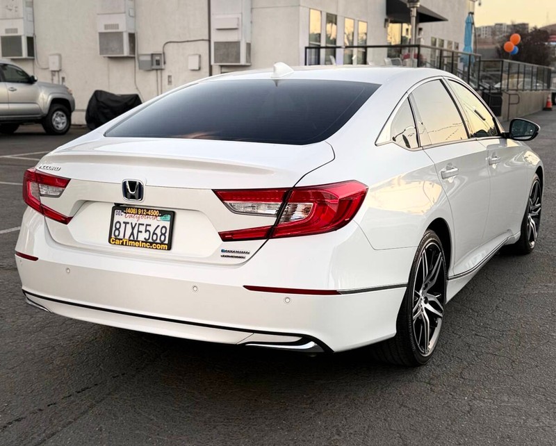 Honda Accord Hybrid Vehicle Full-screen Gallery Image 04