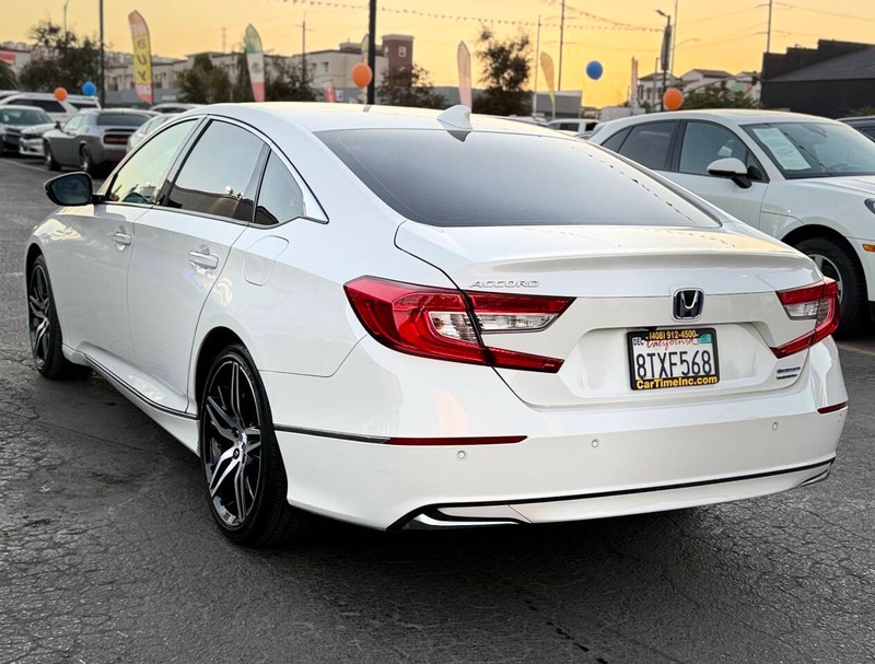 Honda Accord Hybrid Vehicle Full-screen Gallery Image 06