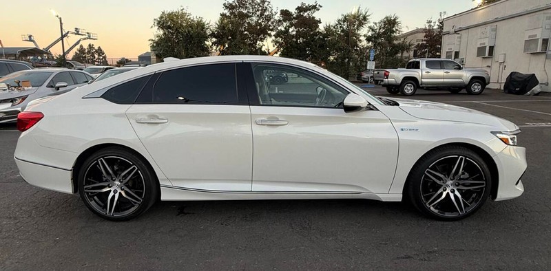 Honda Accord Hybrid Vehicle Full-screen Gallery Image 07