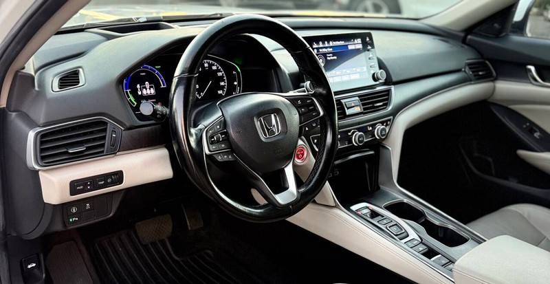 Honda Accord Hybrid Vehicle Full-screen Gallery Image 08