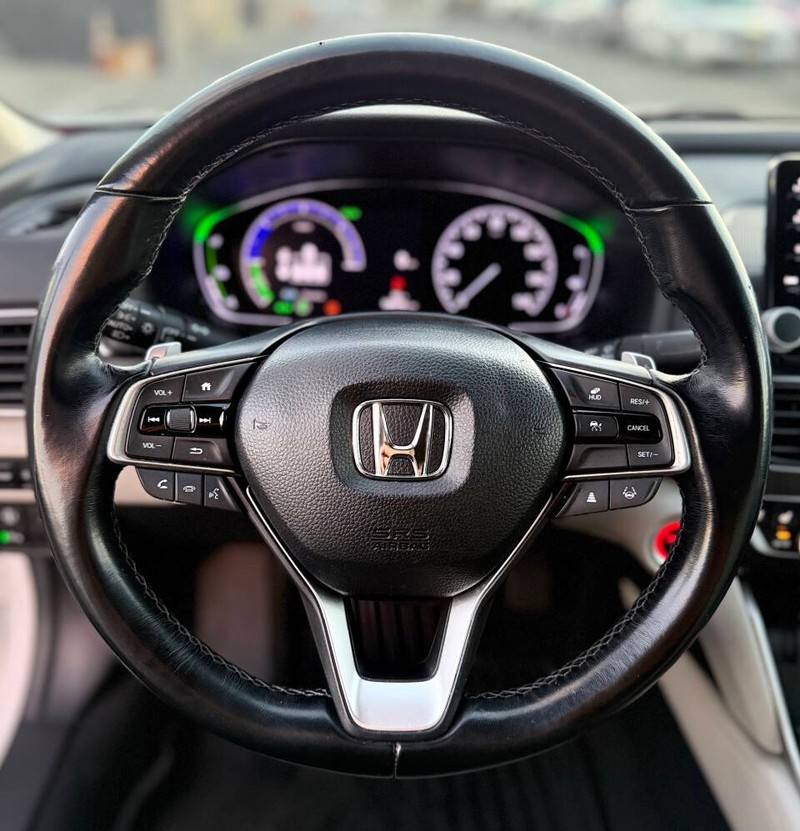 Honda Accord Hybrid Vehicle Full-screen Gallery Image 09