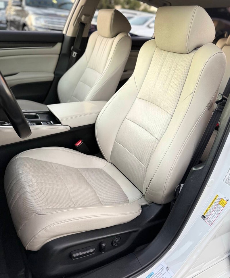 Honda Accord Hybrid Vehicle Full-screen Gallery Image 11