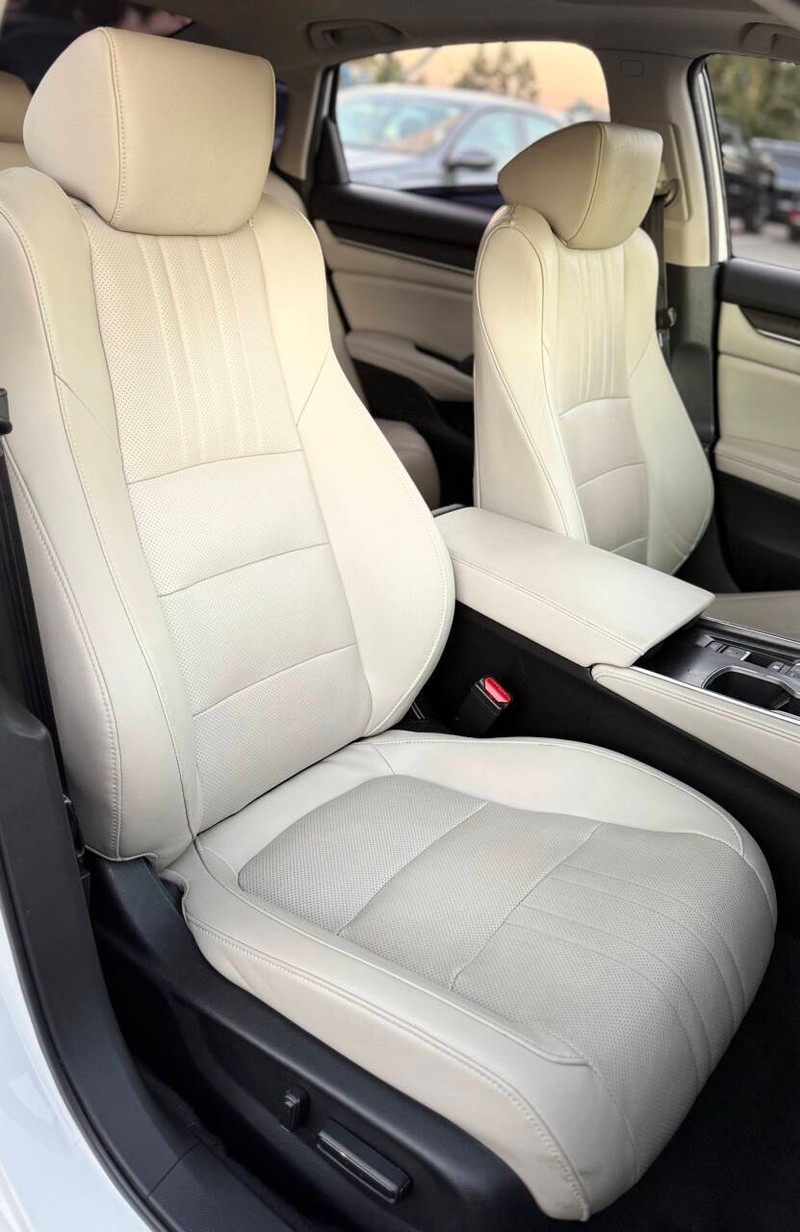 Honda Accord Hybrid Vehicle Full-screen Gallery Image 12