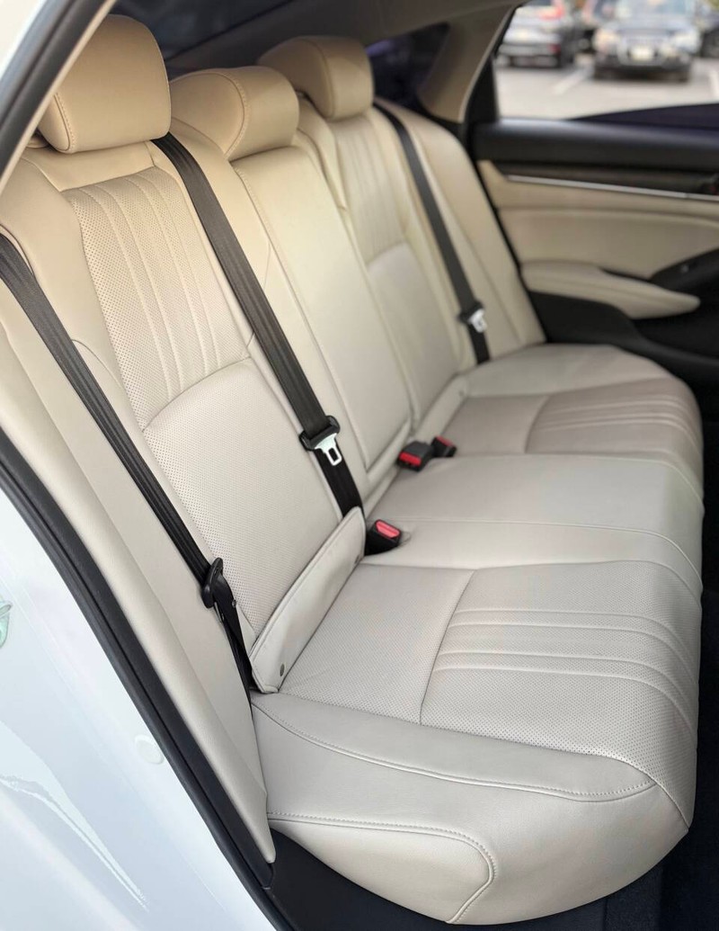 Honda Accord Hybrid Vehicle Full-screen Gallery Image 13