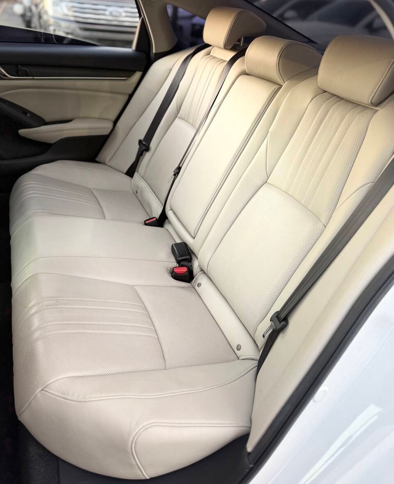 Honda Accord Hybrid Vehicle Full-screen Gallery Image 14