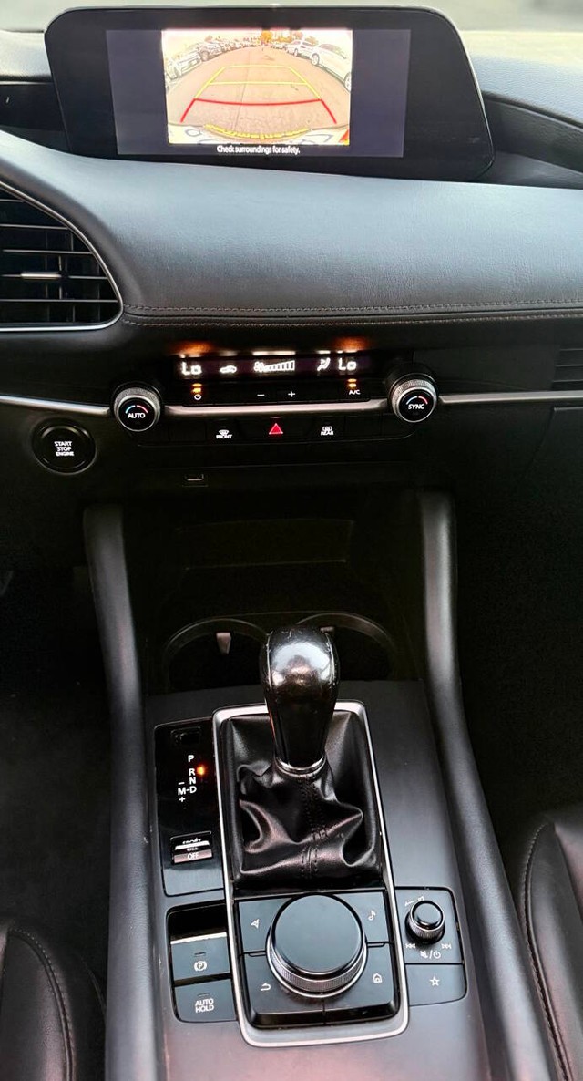 Mazda Mazda3 Sedan Vehicle Full-screen Gallery Image 11