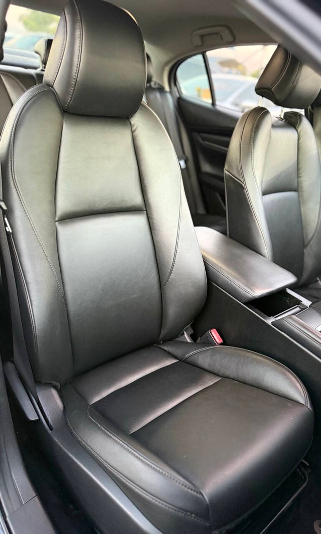 Mazda Mazda3 Sedan Vehicle Full-screen Gallery Image 13