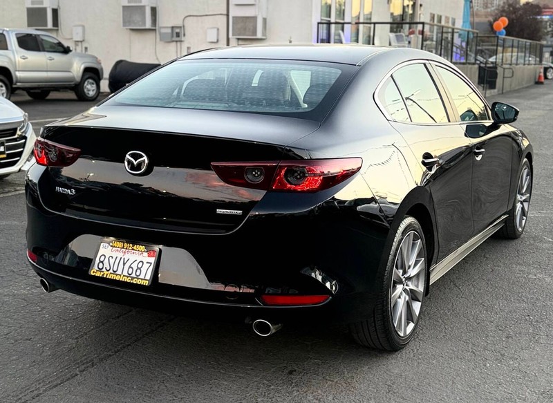 Mazda Mazda3 Sedan Vehicle Full-screen Gallery Image 04