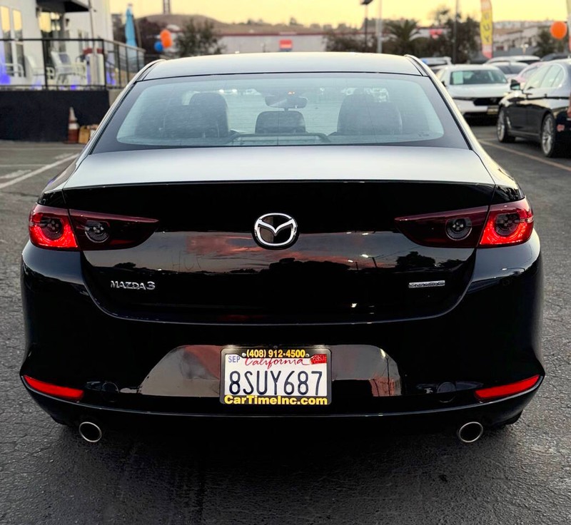 Mazda Mazda3 Sedan Vehicle Full-screen Gallery Image 05