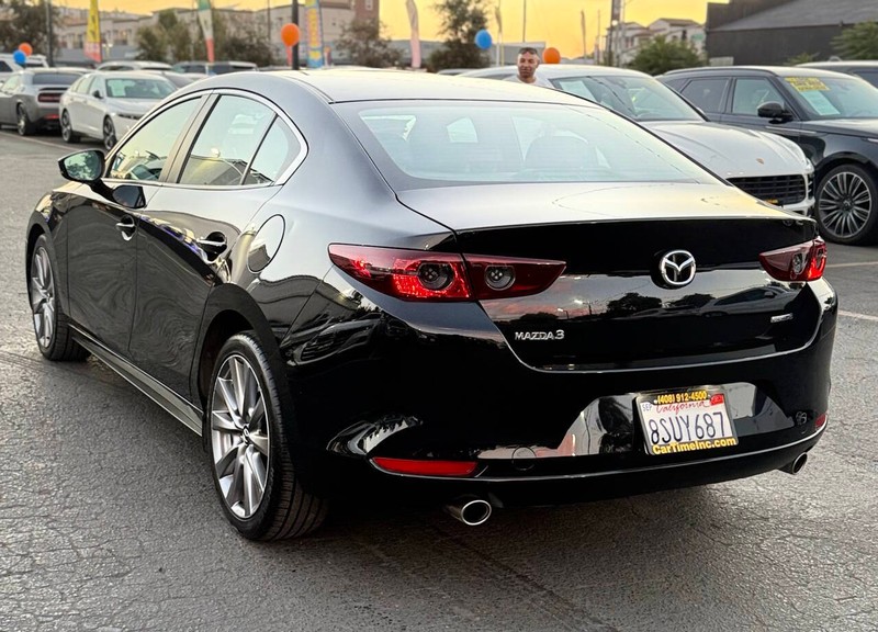 Mazda Mazda3 Sedan Vehicle Full-screen Gallery Image 06