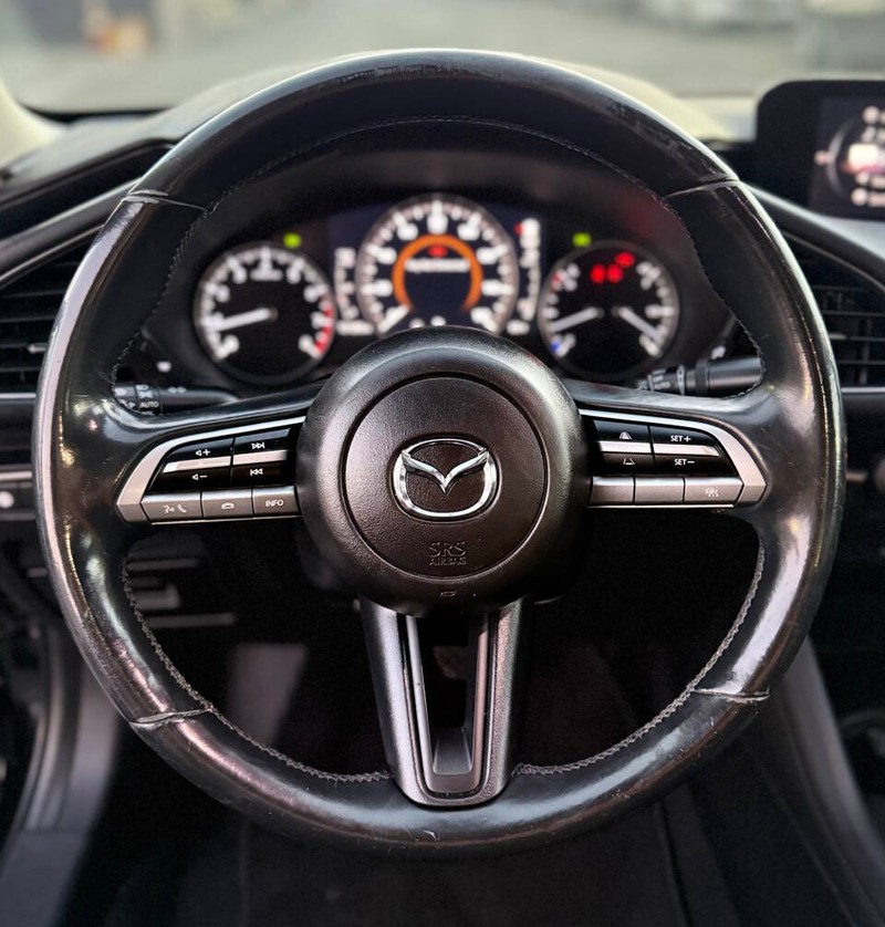 Mazda Mazda3 Sedan Vehicle Full-screen Gallery Image 10