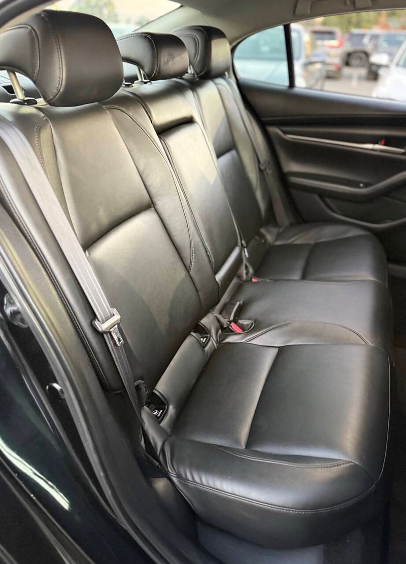 Mazda Mazda3 Sedan Vehicle Full-screen Gallery Image 14
