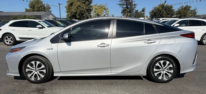 Toyota Prius Prime Vehicle Full-screen Gallery Image 08