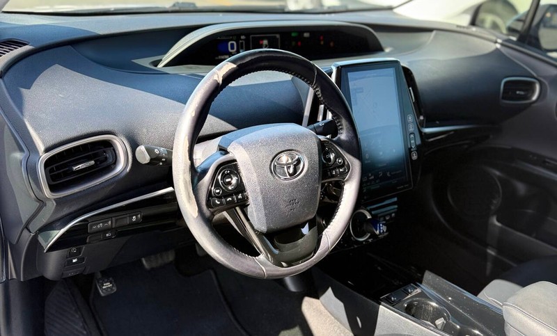 Toyota Prius Prime Vehicle Full-screen Gallery Image 09