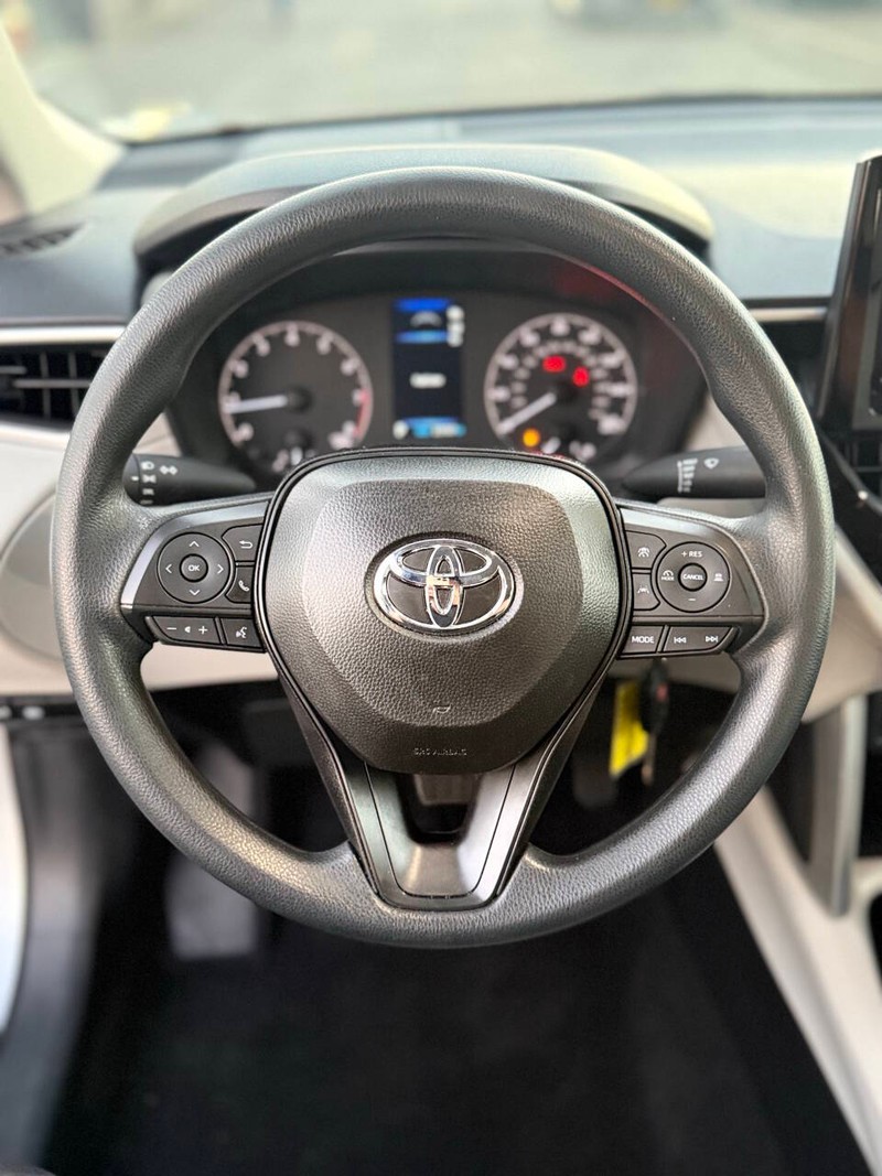 Toyota Corolla Cross Vehicle Full-screen Gallery Image 09