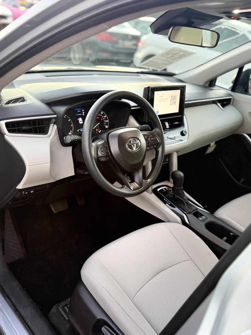 Toyota Corolla Cross Vehicle Full-screen Gallery Image 10