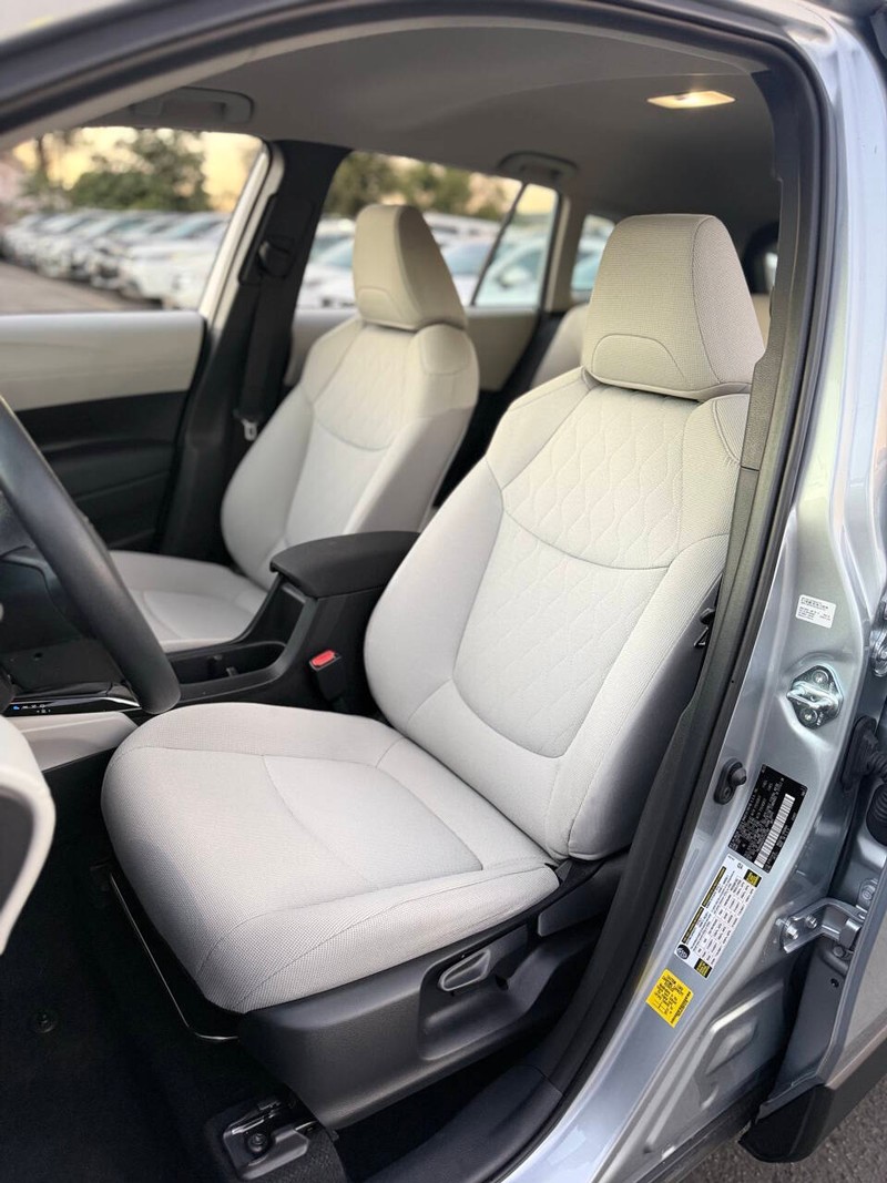 Toyota Corolla Cross Vehicle Full-screen Gallery Image 12