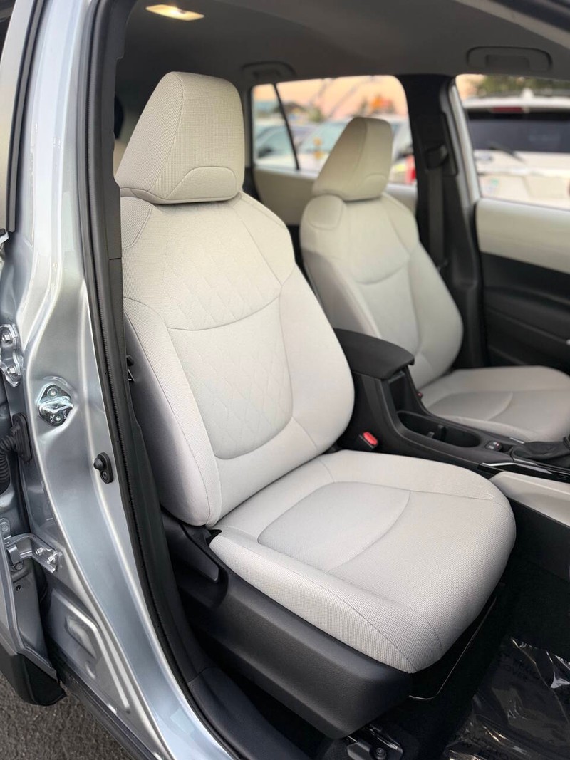 Toyota Corolla Cross Vehicle Full-screen Gallery Image 13