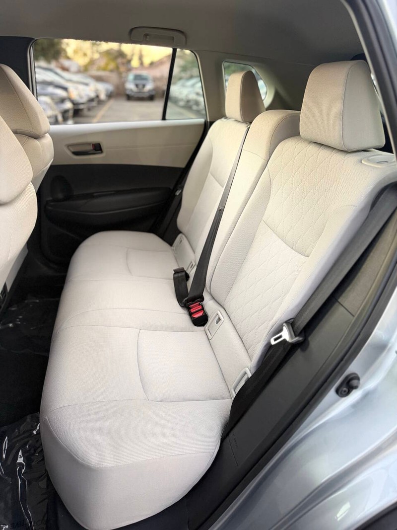 Toyota Corolla Cross Vehicle Full-screen Gallery Image 15