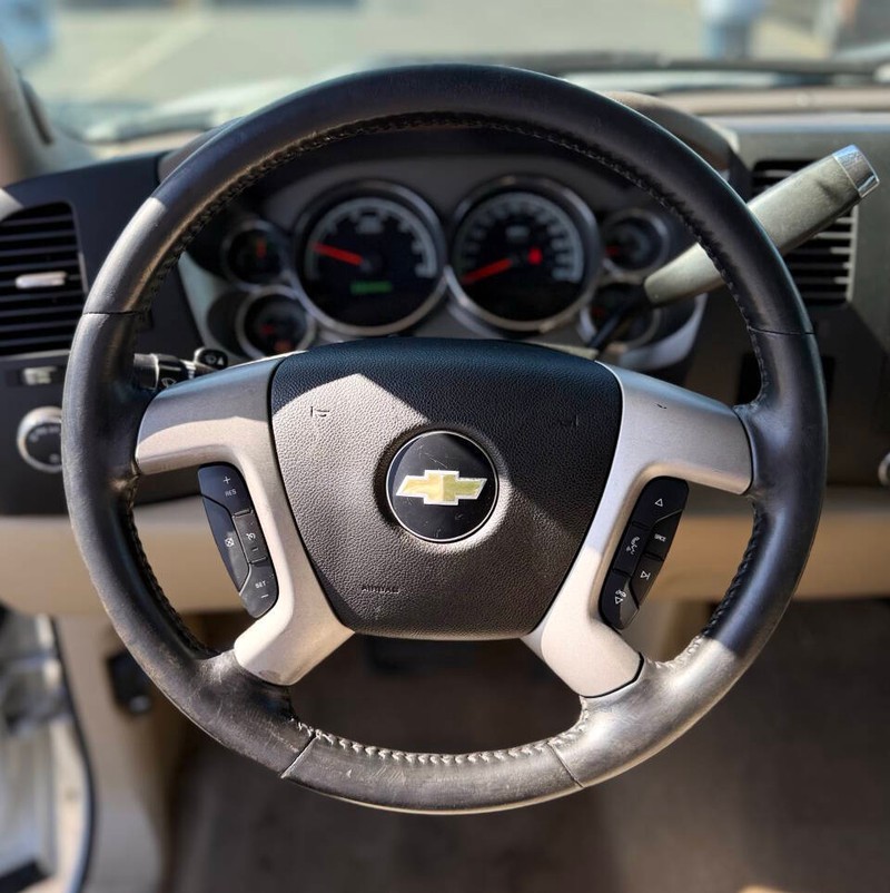 Chevrolet Silverado 1500 Hybrid Vehicle Full-screen Gallery Image 08