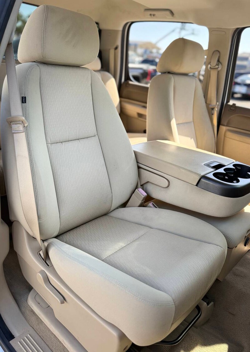 Chevrolet Silverado 1500 Hybrid Vehicle Full-screen Gallery Image 10