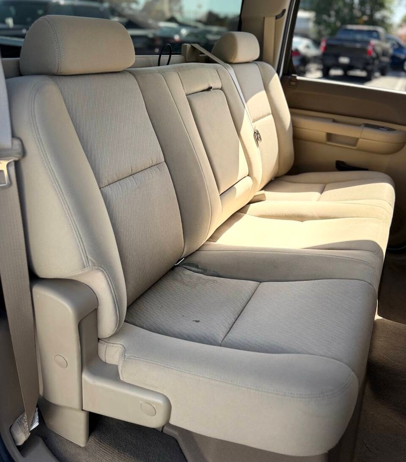 Chevrolet Silverado 1500 Hybrid Vehicle Full-screen Gallery Image 11